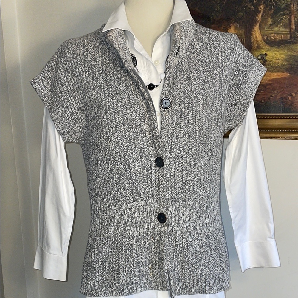 Kenneth Cole Reaction Button Down Sleeveless Cardigan/Sweater. Size L Gray White